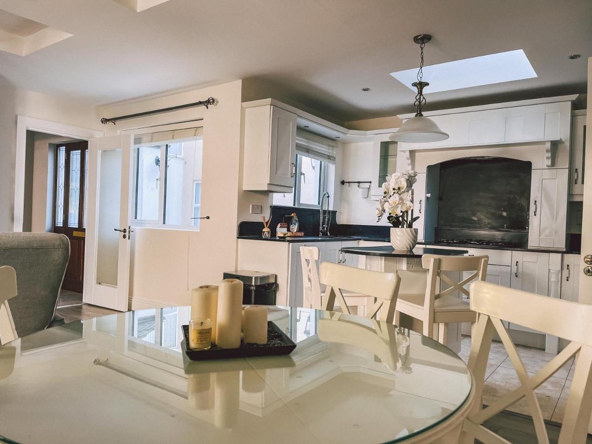 Three-Bedroom House,1270988920:JPEG